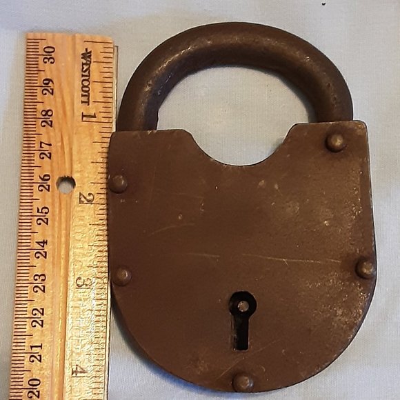 Large Metal Padlock/ Lock, Antique Finish Rustic w/ 2 Keys Really Works - Picture 6 of 7